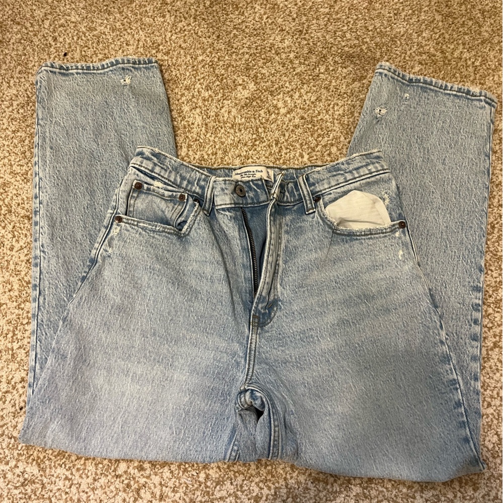 ABERCROMBIE 90s HIGH RISE STRAIGHT JEANS